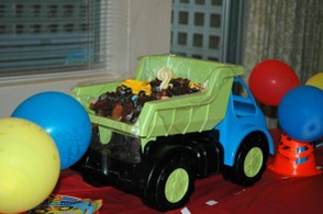 Birthday_party_photo_dumptruckcake