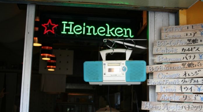 Neko House "Fresh Fruit Smoothy and Lunch"