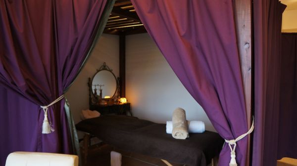 Shiny Massage Room
