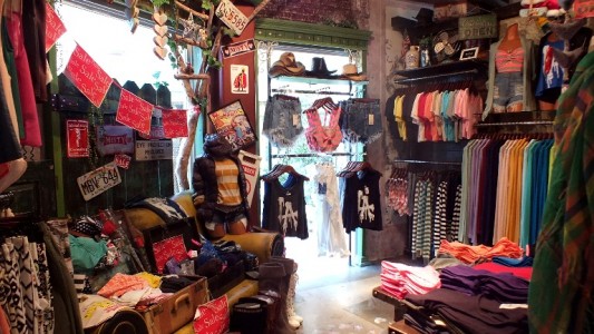 Misty Clothing Store l Okinawa Hai!