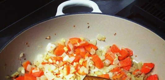 Okinawan Spinach Curry with Lotus Root l Okinawa Hai!