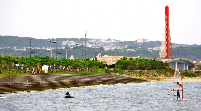Windsurfing: Kaichu Doro, "The Red Bridge" l Okinawa Hai!