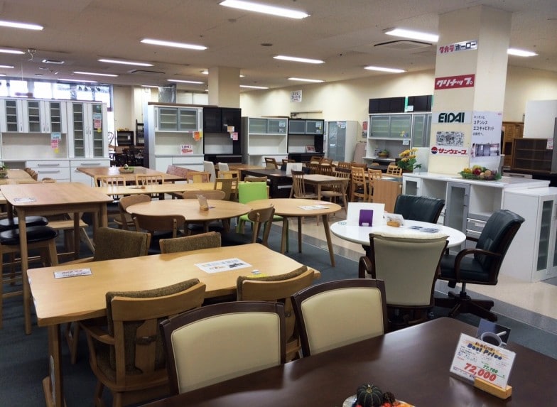 Happy Furniture Zone – Warp (ひが) l Okinawa Hai!