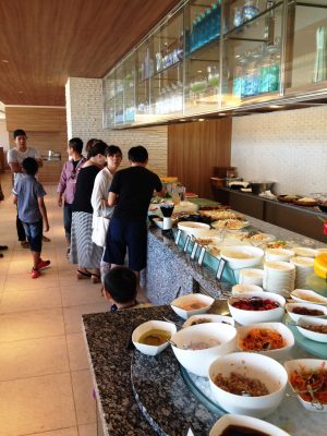 Hilton Hotel Lunch Buffet l Okinawa Hai!