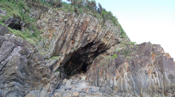 Fold of the Kayo Formation l Okinawa Hai!