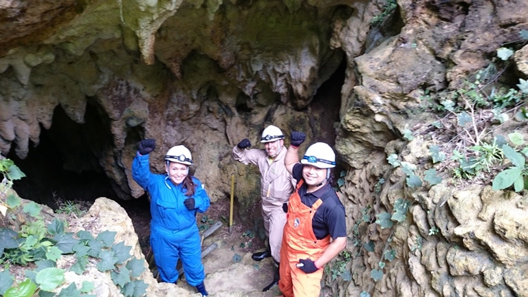 Matsuda Mēgā Gama Cave Tour l Okinawa Hai!