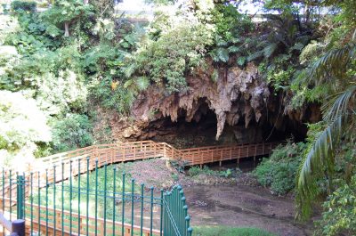 Matsuda Mēgā Gama Cave and Remains Tour l Okinawa Hai!