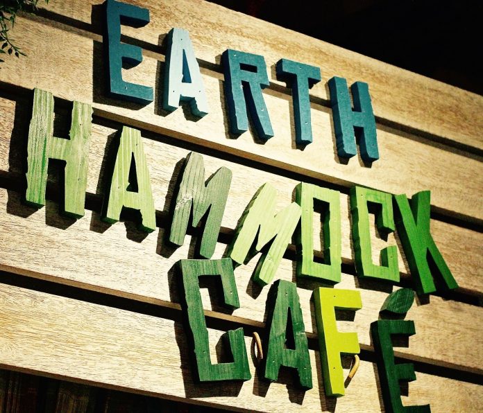 Earth Hammock Cafe | Okinawa Hai!