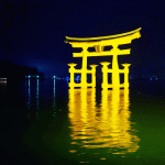 Miyajima-2015,-Itsukushima-Shrine,-glowing-torii-2-WM