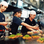 Hiroshima-2015,-Okonomiyaki,-line-chefs-WM